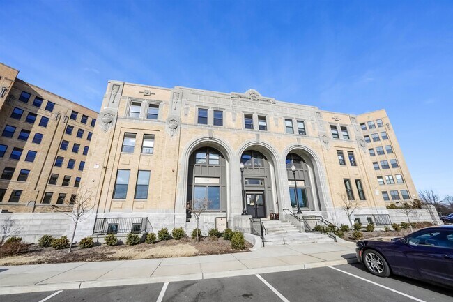 Building Photo - 520 Belleville Ave