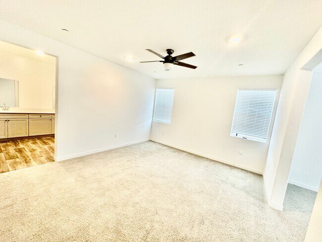 Building Photo - Newly-Built NextGen 5 bed 3.5 bath Lennar ...