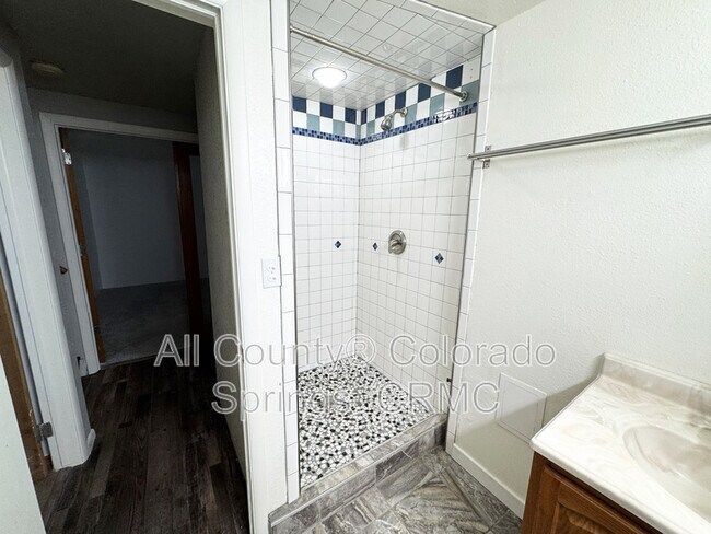 Building Photo - 2510 Ivanhoe Dr