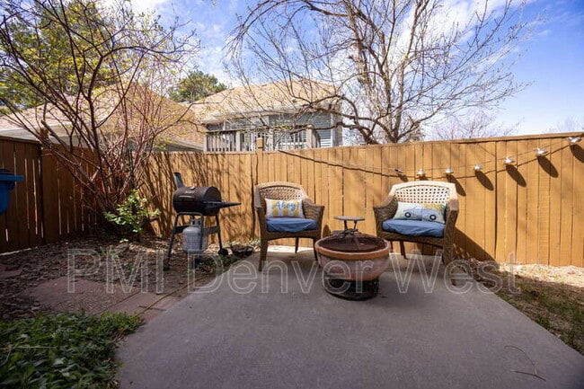 Building Photo - 16821 E Hialeah Ave