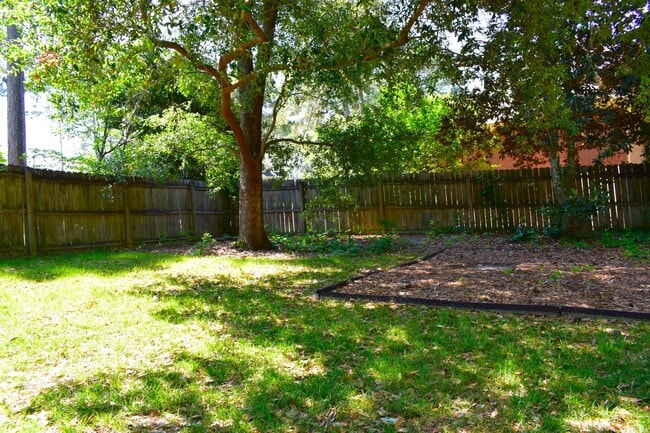 Building Photo - 4130 Knollcrest Cir N