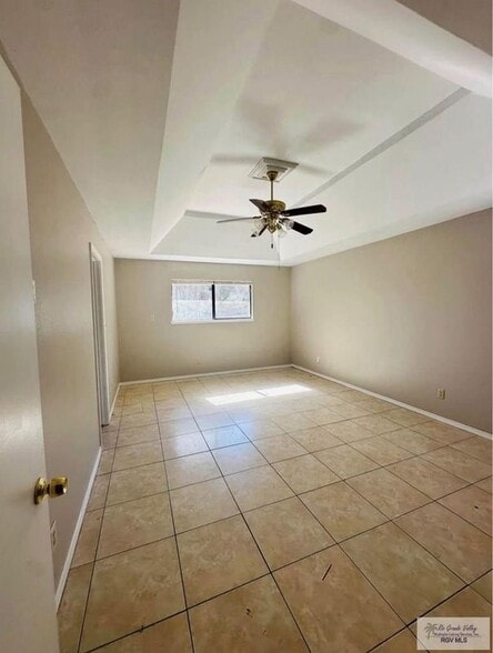Building Photo - 15 Valles Ct