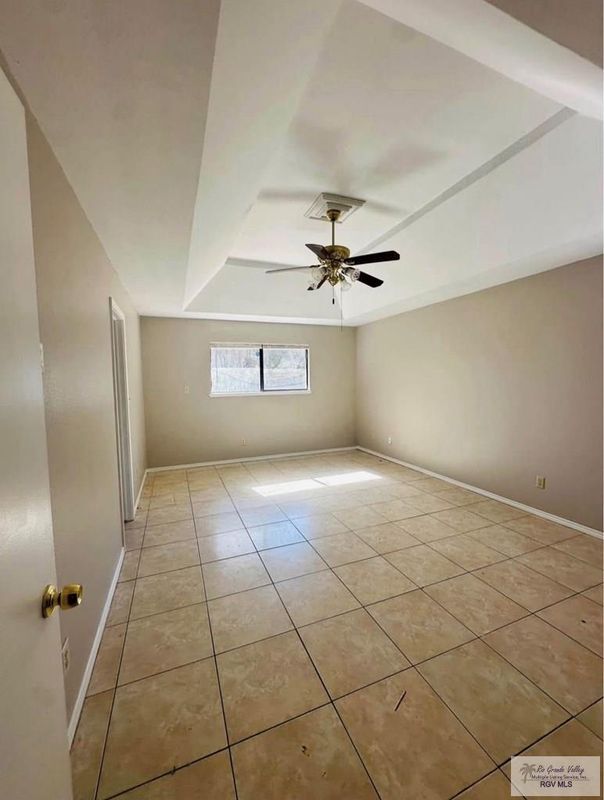 Building Photo - 15 Valles Ct