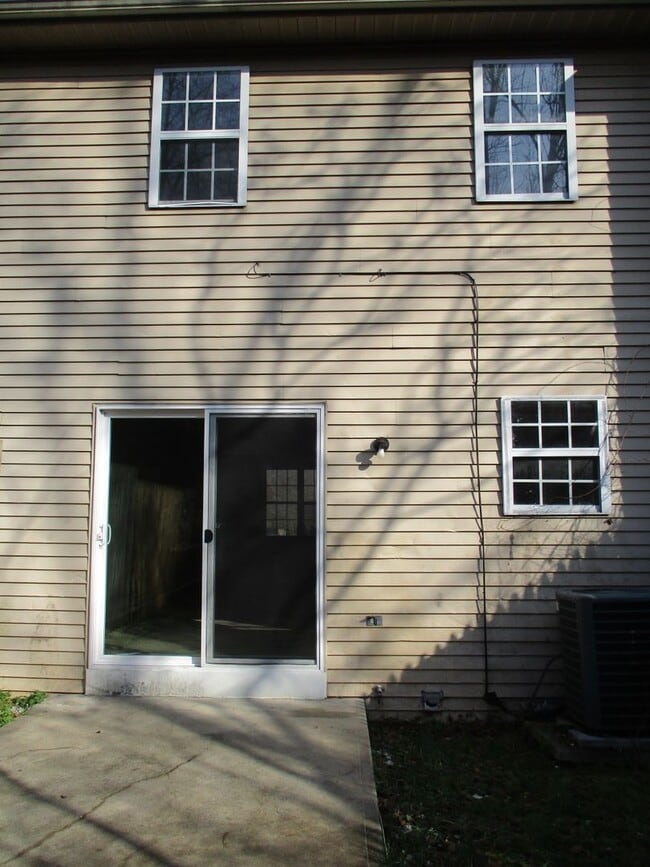 Building Photo - 3BR Townhome in Northampton School District