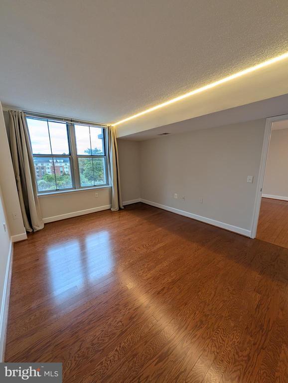 Building Photo - 11800 Sunset Hills Rd