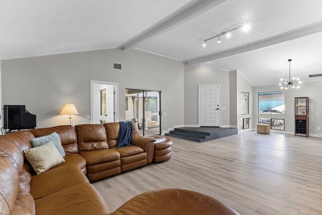 Building Photo - 16831 Thomas Chapel Dr