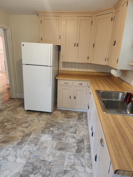 Kitchen - 513 Battle Ave