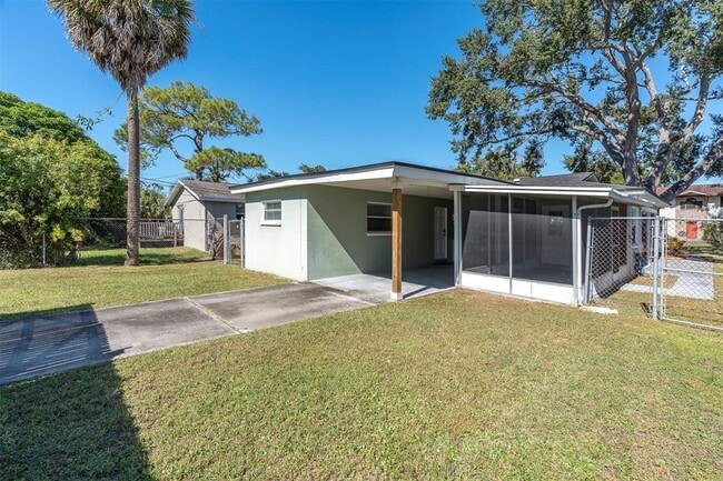 Building Photo - 618 Glenoak St N