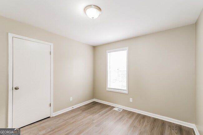 Building Photo - 5878 Homestead Cir