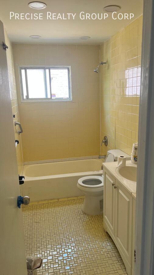 Building Photo - 442 Olmstead Ave