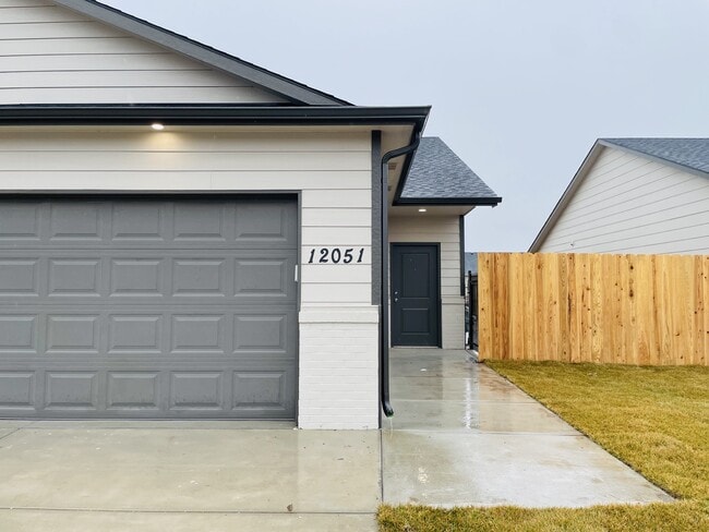 Building Photo - 12051 W Fontana St