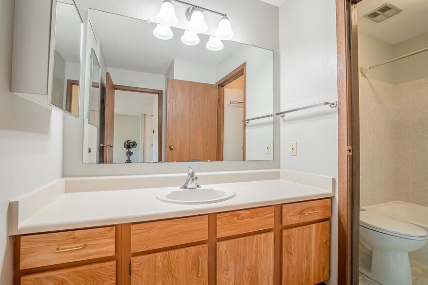 Building Photo - 5331 Brody Dr