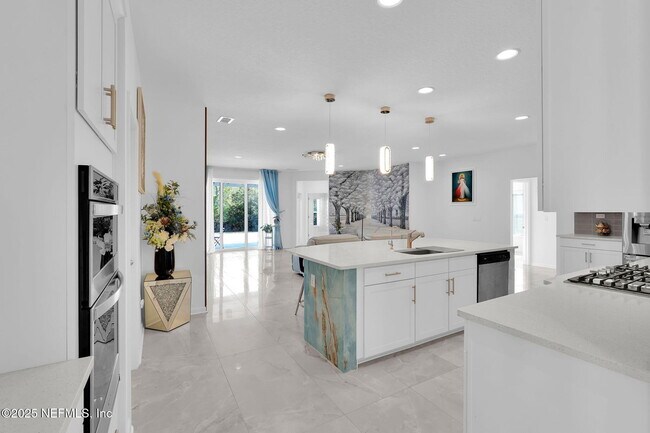 Building Photo - 147 Holly Forest Dr