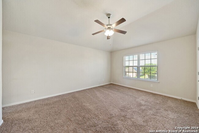 Building Photo - 4 Bedroom/2.5 Bath Mesa Creek Subdivision