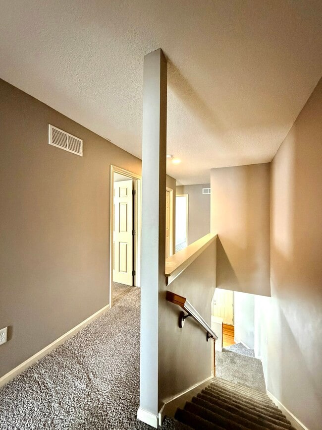 Building Photo - 224 N Hedge Ln