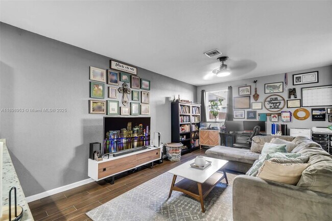 Building Photo - 1429 SE 23rd Terrace