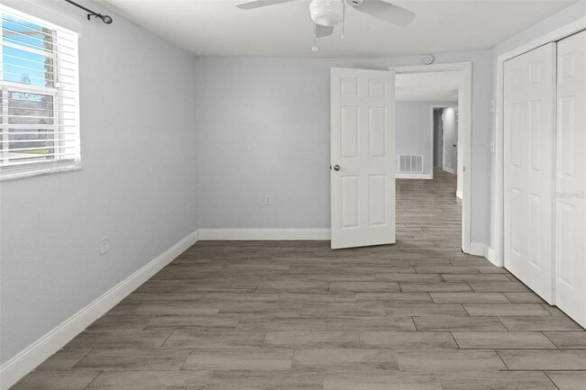 Building Photo - 13916 Sommers Ave