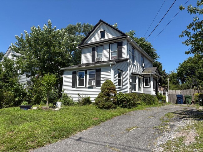 Building Photo - Charming 3 Bedroom Single Family House for Rent in Neptune!