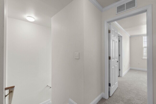 Building Photo - 554 Wingspan Way