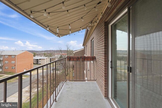 Building Photo - 6230 Edsall Rd