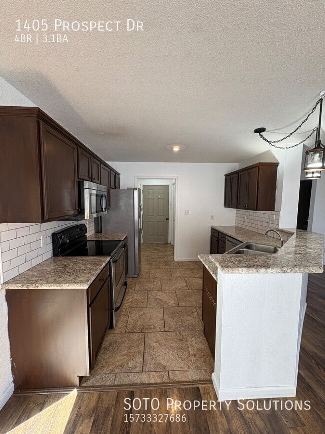 Building Photo - 1405 Prospect Dr