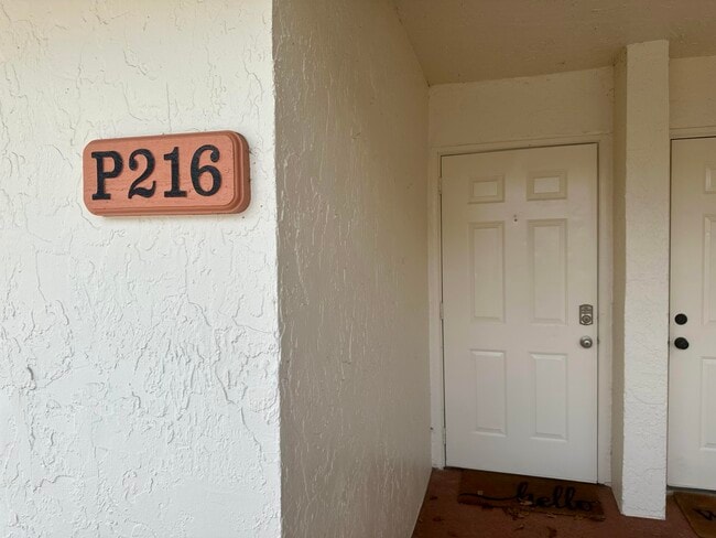 Building Photo - 315 Palmwood Pl