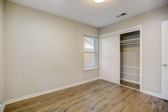 Building Photo - 2507 Rogge Ln