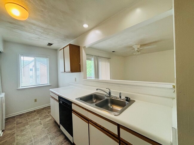 Building Photo - 400 Berryfield Ln
