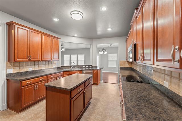 Building Photo - 500 Braewick Dr