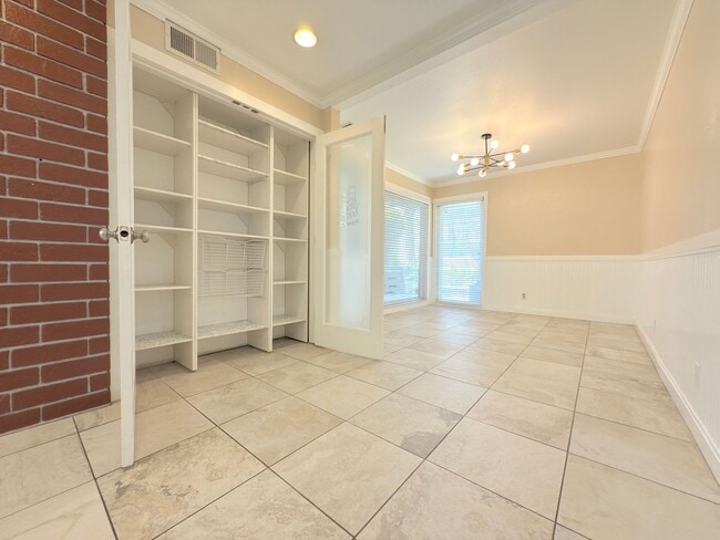 Building Photo - Spacious 4-Bedroom Home in Prime Santa Cla...