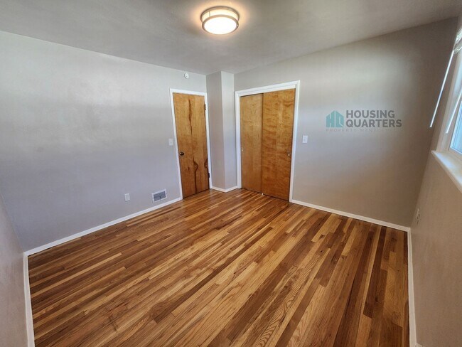 Building Photo - Beautiful single family home just minutes from Argonne and Upriver Drive!