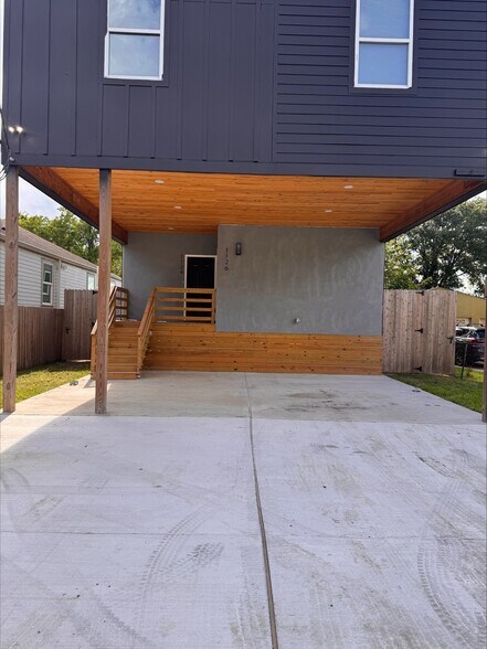 Building Photo - 1126 Reynes St