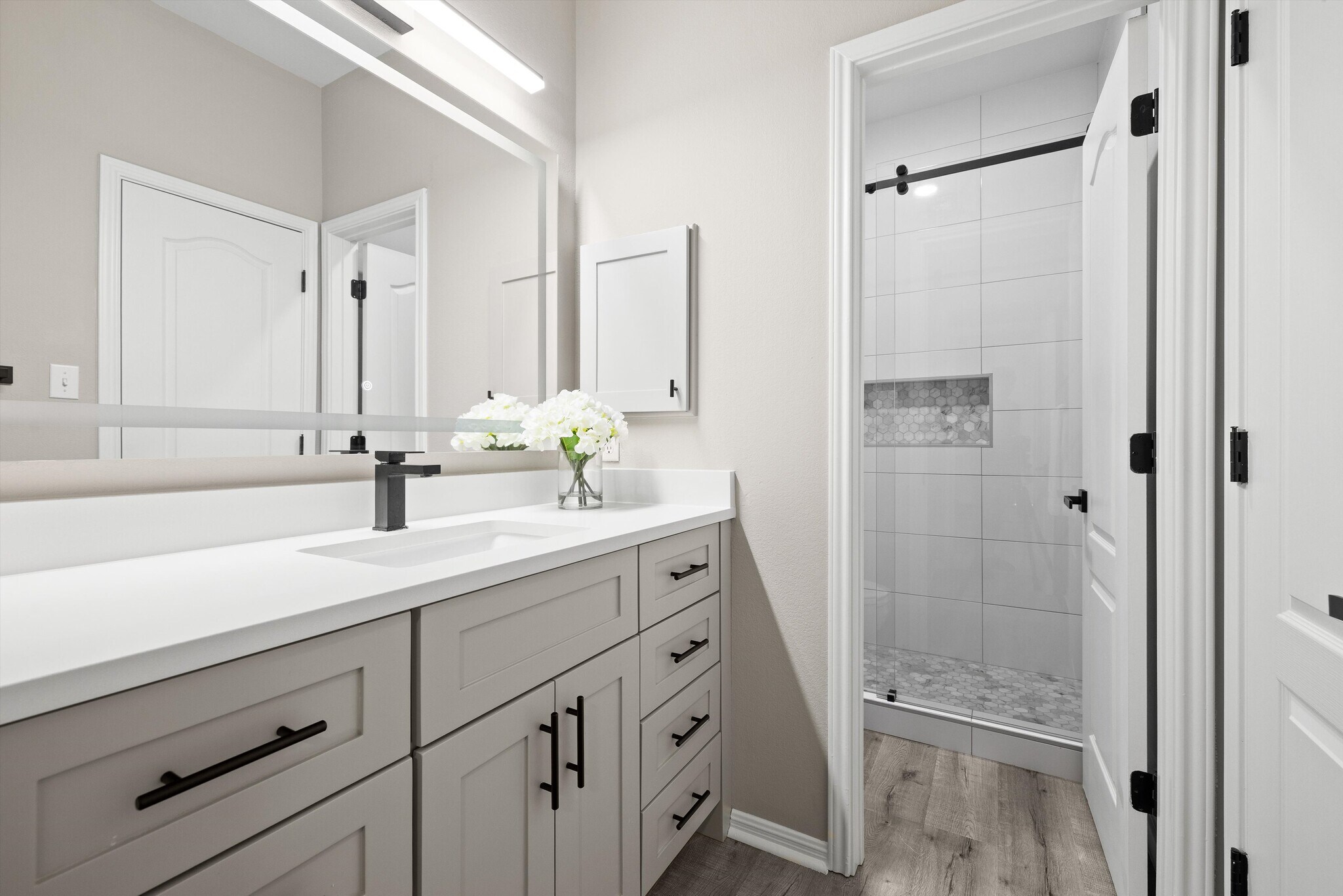 Secondary Bath - 291 Torrington Dr