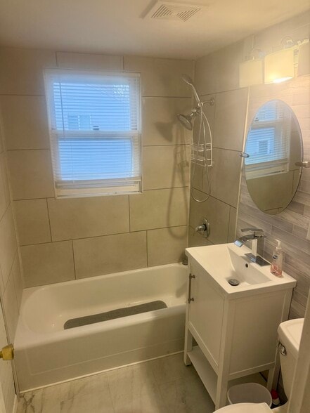 Building Photo - 1240 Northern Ave