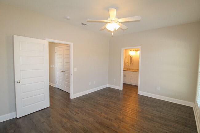 Building Photo - 33 Grove Cir