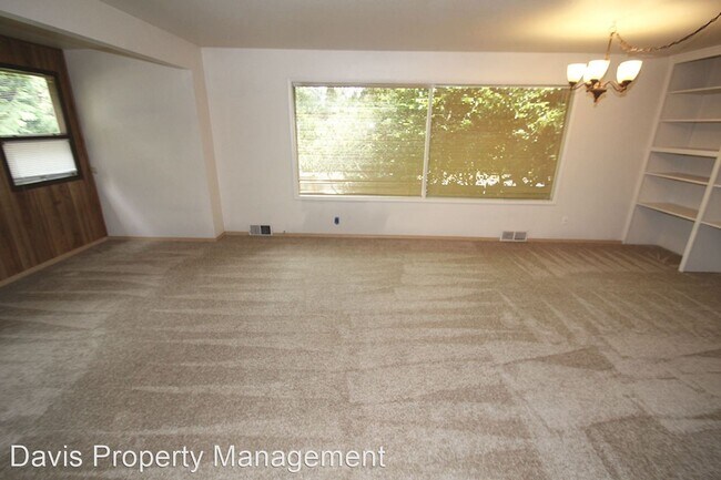 Building Photo - 5 br, 2 bath House - 10425 NE 124th ST