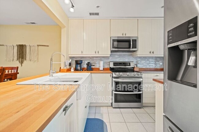 Building Photo - 246 Stefan Dr