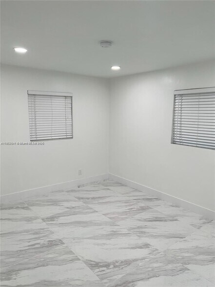 Building Photo - 4337 SW 49th St