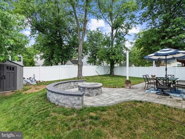 Building Photo - 7896 Pavilion Dr
