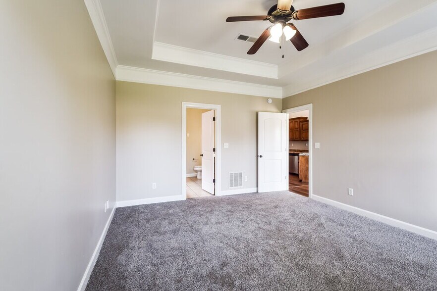 Building Photo - 4378 Bloombury St