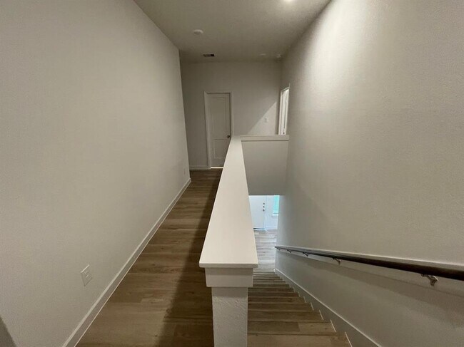 Building Photo - 2517 Appian Way