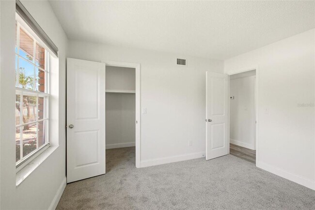 Building Photo - 22333 Edgewater Dr
