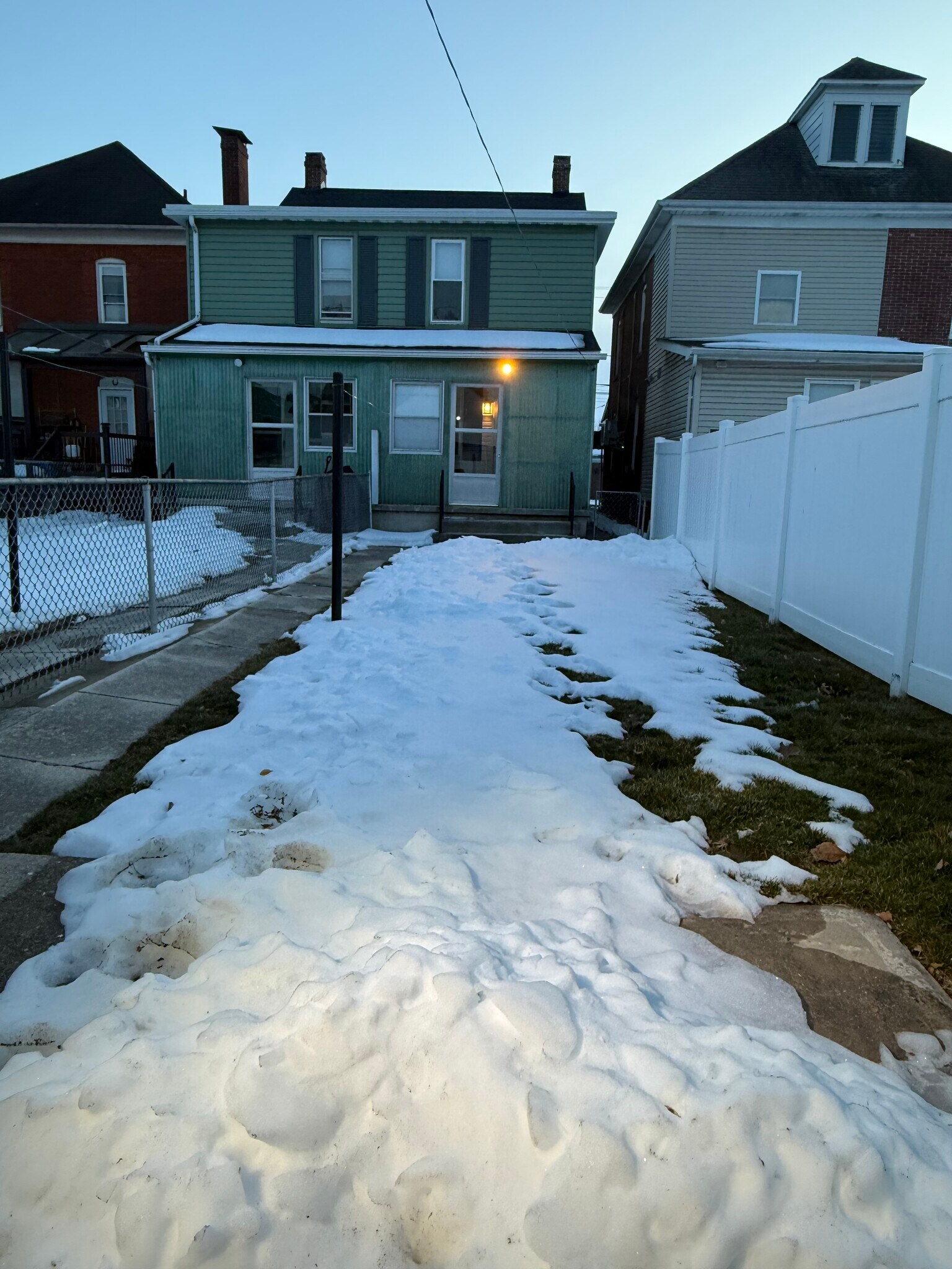 Building Photo - 343 High St