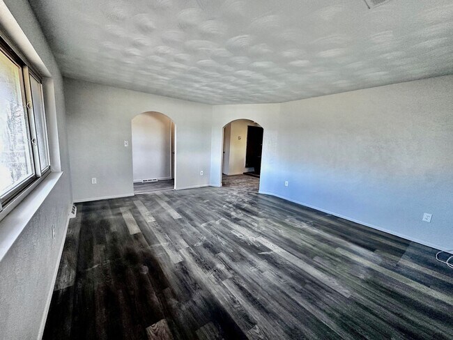 Building Photo - 1743 Burton St