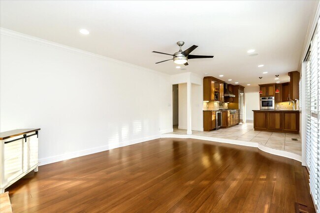 Building Photo - 249 Purple Glen Dr