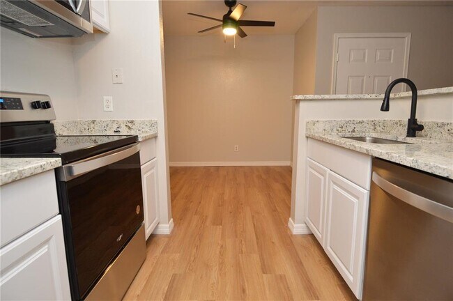 Building Photo - 1400 Gandy Blvd N