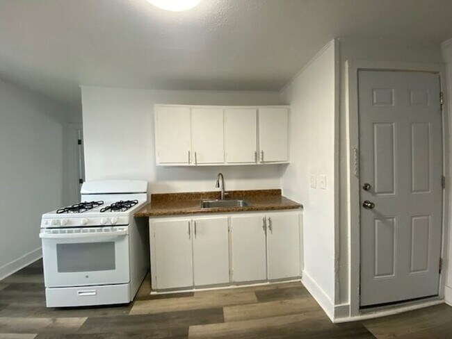 Building Photo - 124 S Chillicothe St