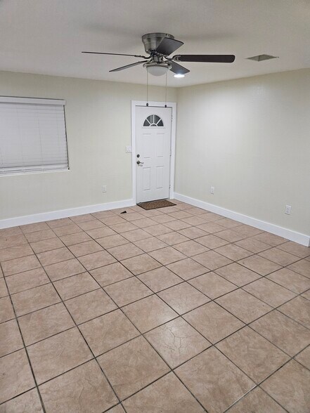 Building Photo - 9628 N 13th St