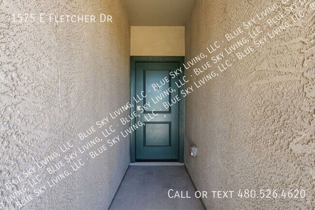 Building Photo - 1575 E Fletcher Dr
