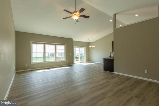 Building Photo - 438 Ives St